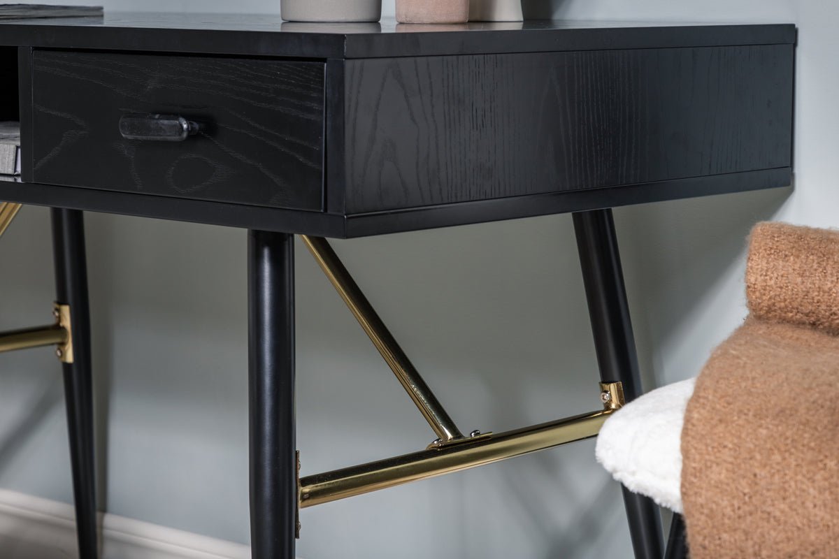 Schreibtisch Aluri - mit schwarzem Furnier und Messingdetails