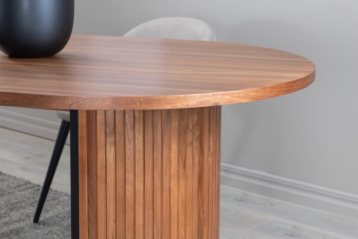 Esstisch Moani - mit robusten Gestell im gerippten Design