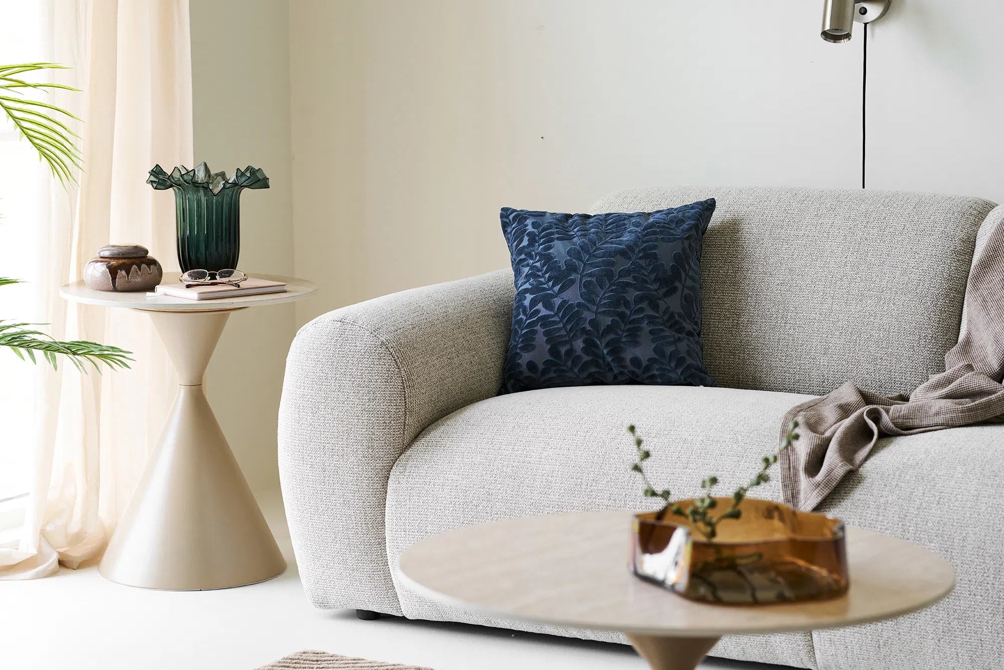 Zierkissen Brunvella – mit Floralen Relief-Muster in Blau