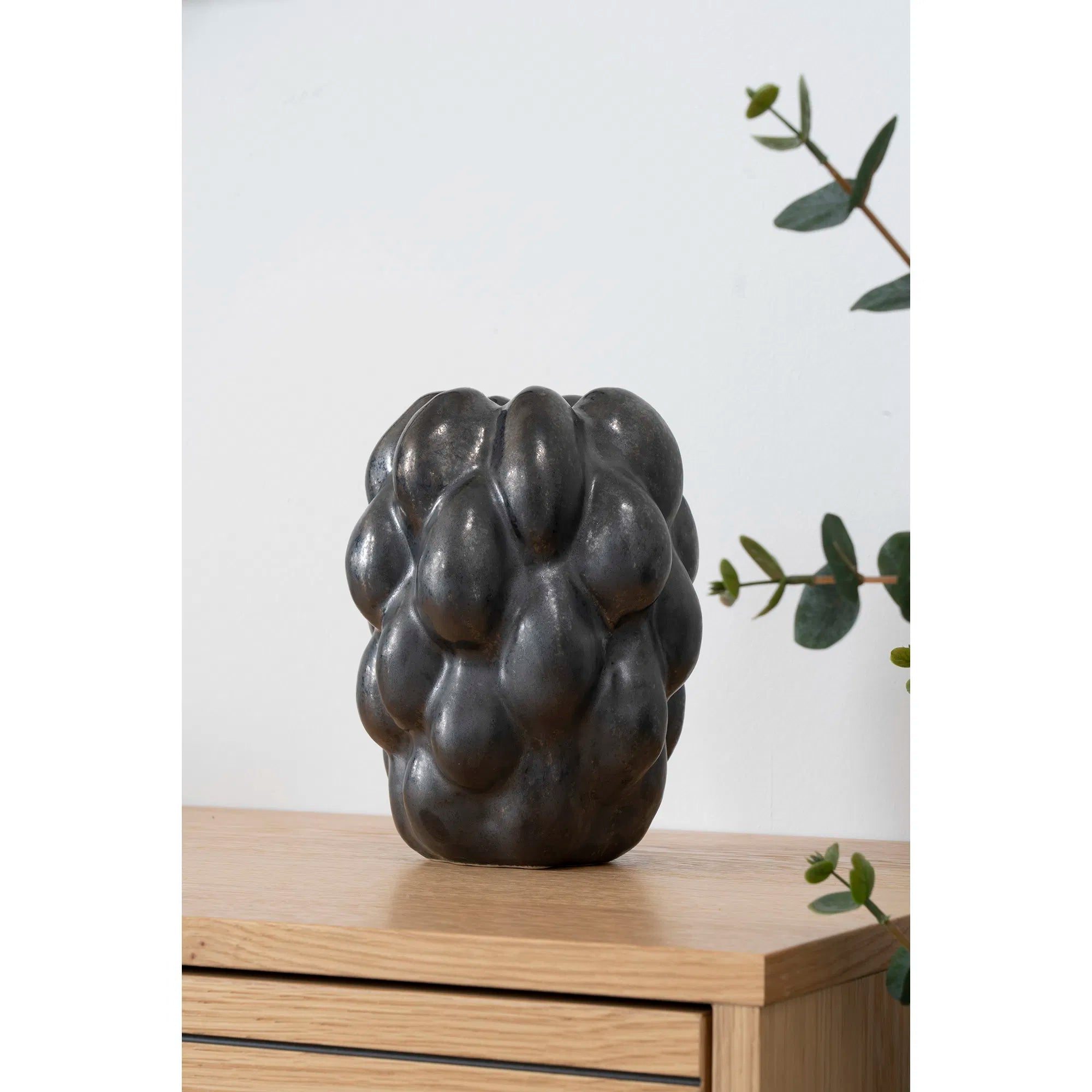 Vase „Noirberry“ – Schwarze Keramik mit organischer Struktur