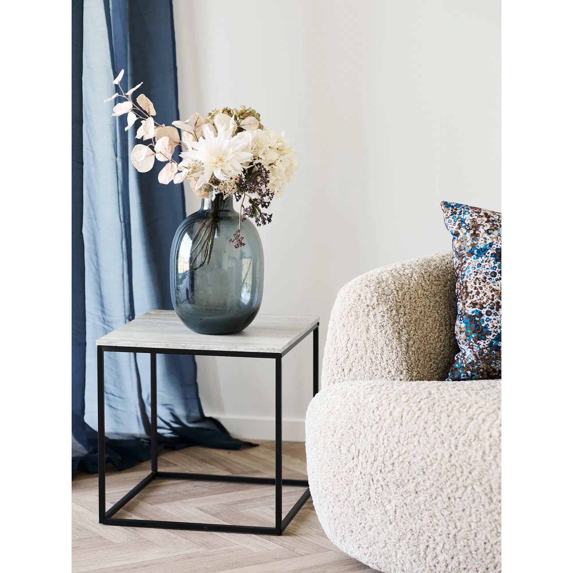 Vase „Noira“ – Rauchglas in tiefem Schwarz