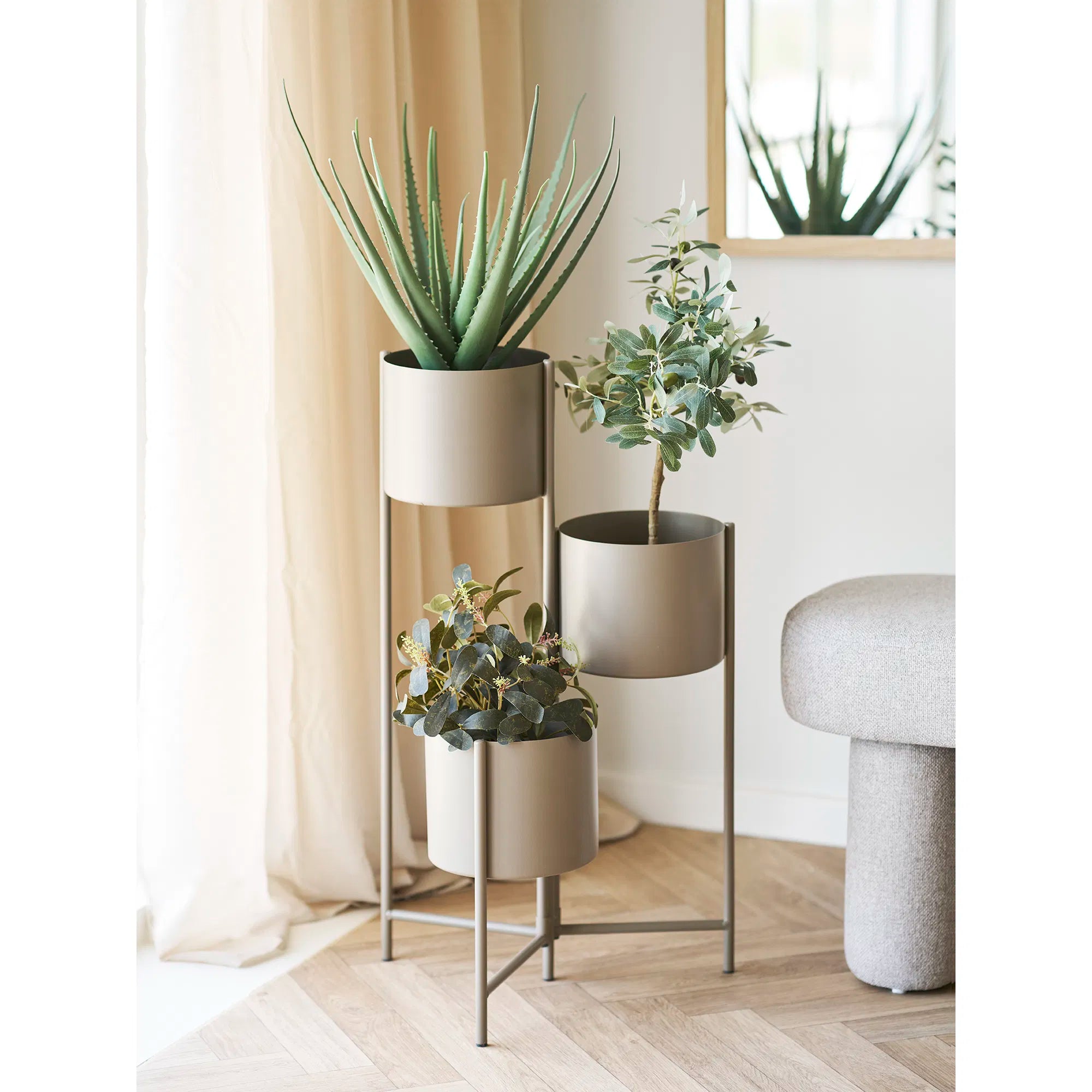 Blumentopf „Marven“ – Braun lackierter Stahl mit modernem 3er-Design
