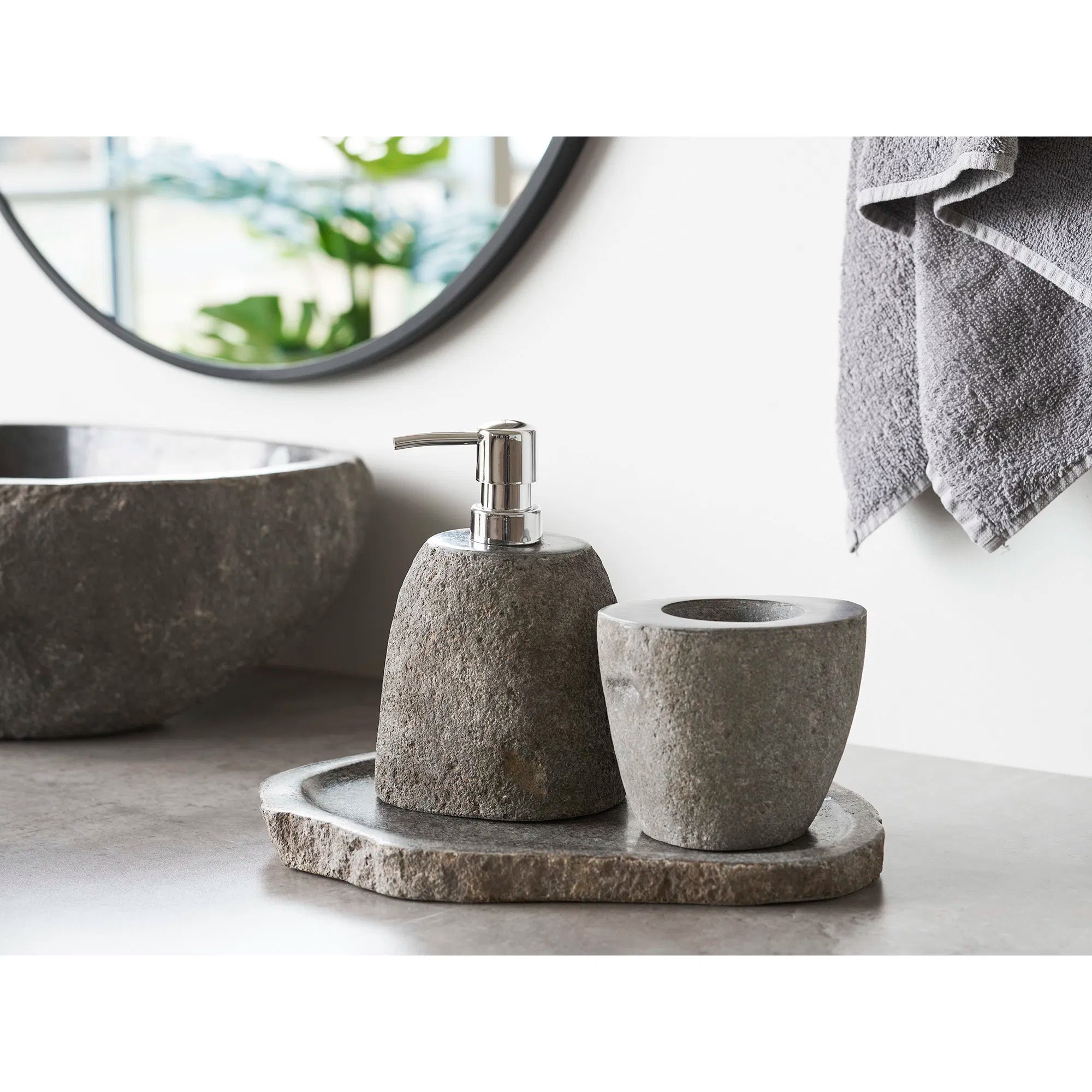 Badezimmer-Set „Gara“ – Naturstein für zeitlose Eleganz