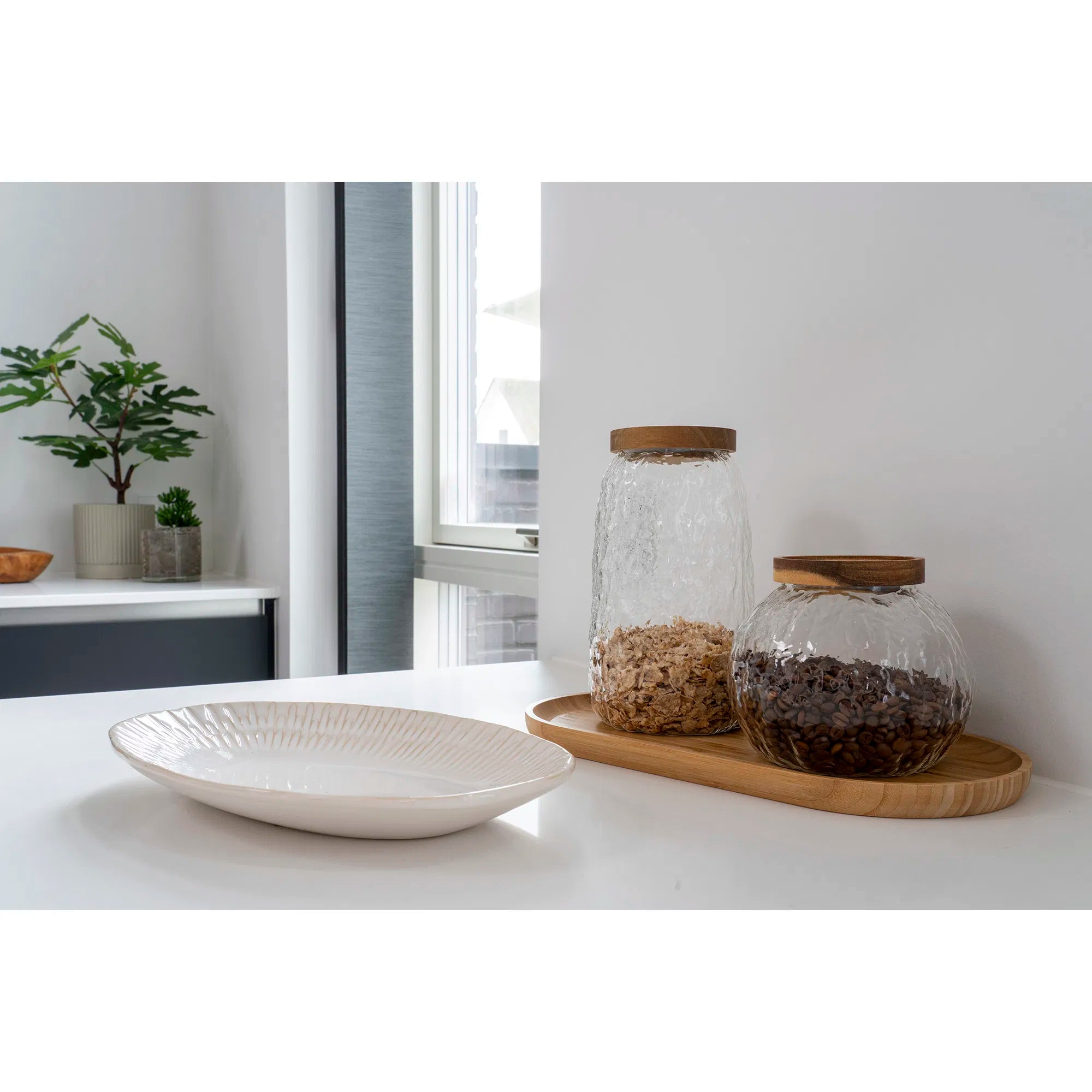 Tablett „Nayra“ – Weißes Keramik-Design