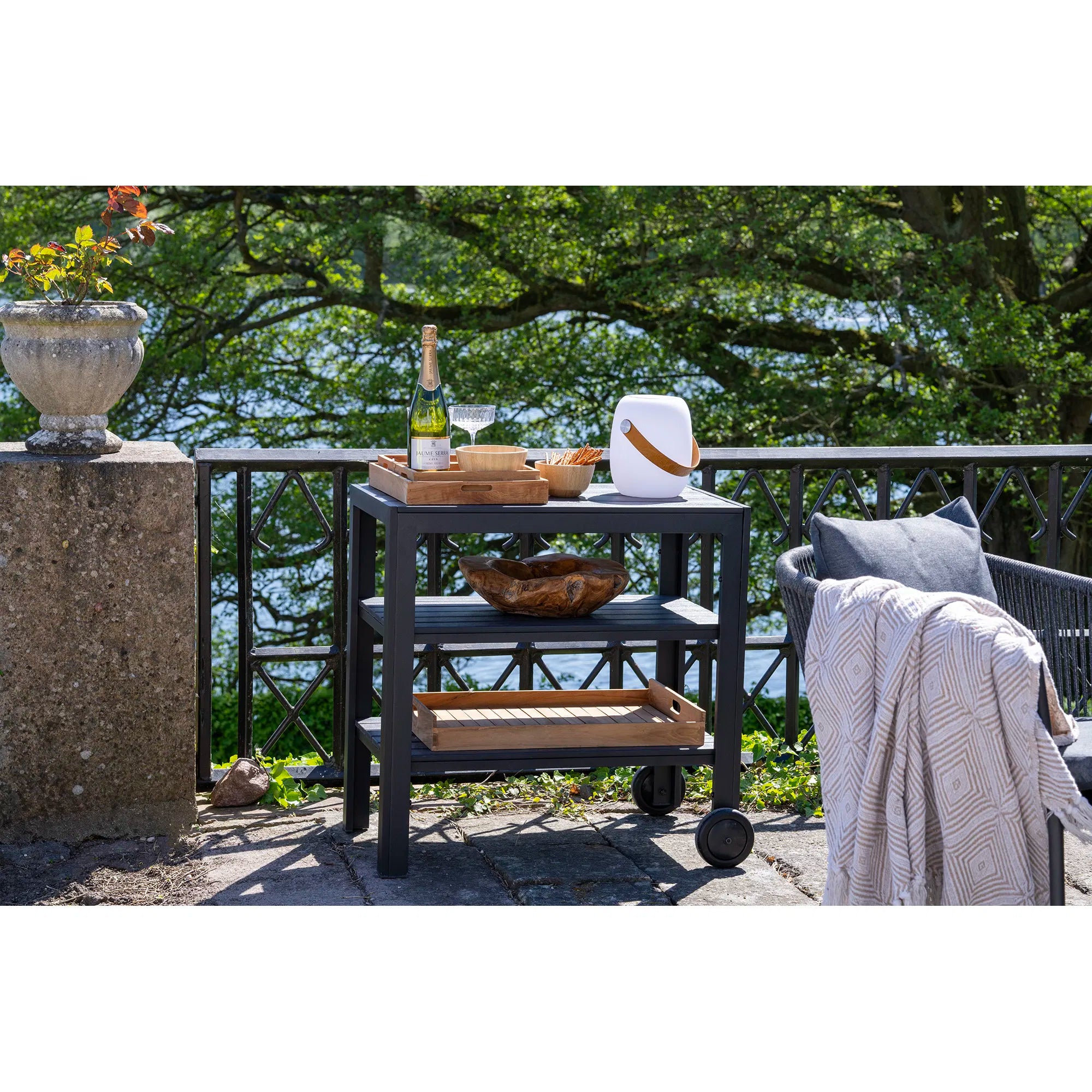 Tablett „Arvani“ – Rechteckiges Teak-Design