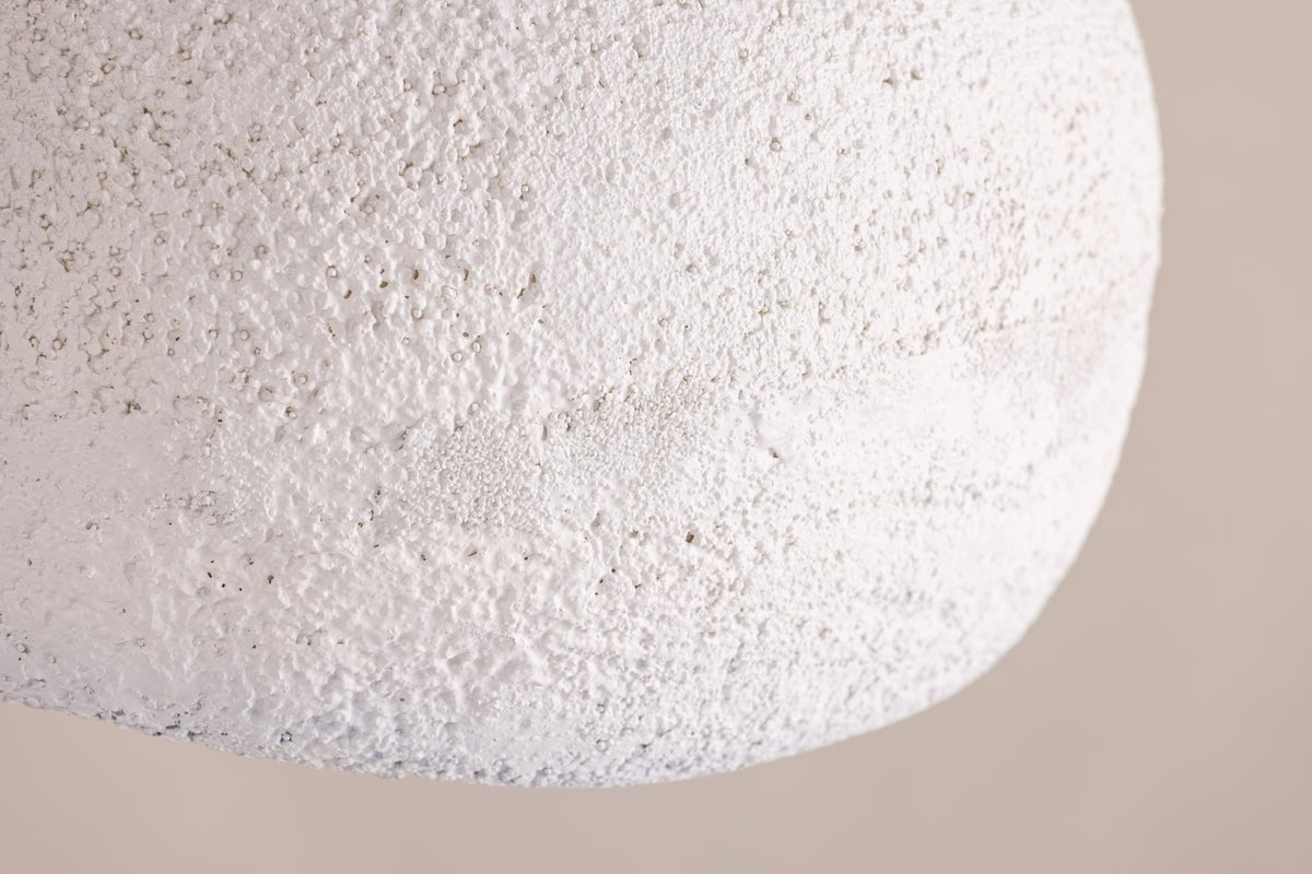 Pendelleuchte „Namib" – Aus weißem Kunstharz für rustikalen Charme