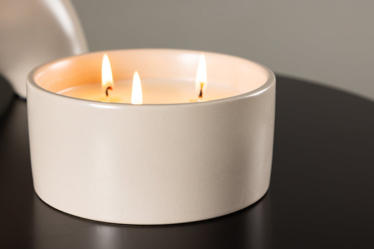 Duftkerze Hella – Stilvolle Kerze im Keramikgefäß in Beige