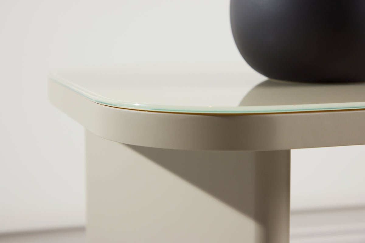 Couchtisch/Beistelltisch Sonaro – 70 × 45 cm in Beige mit Glasplatte