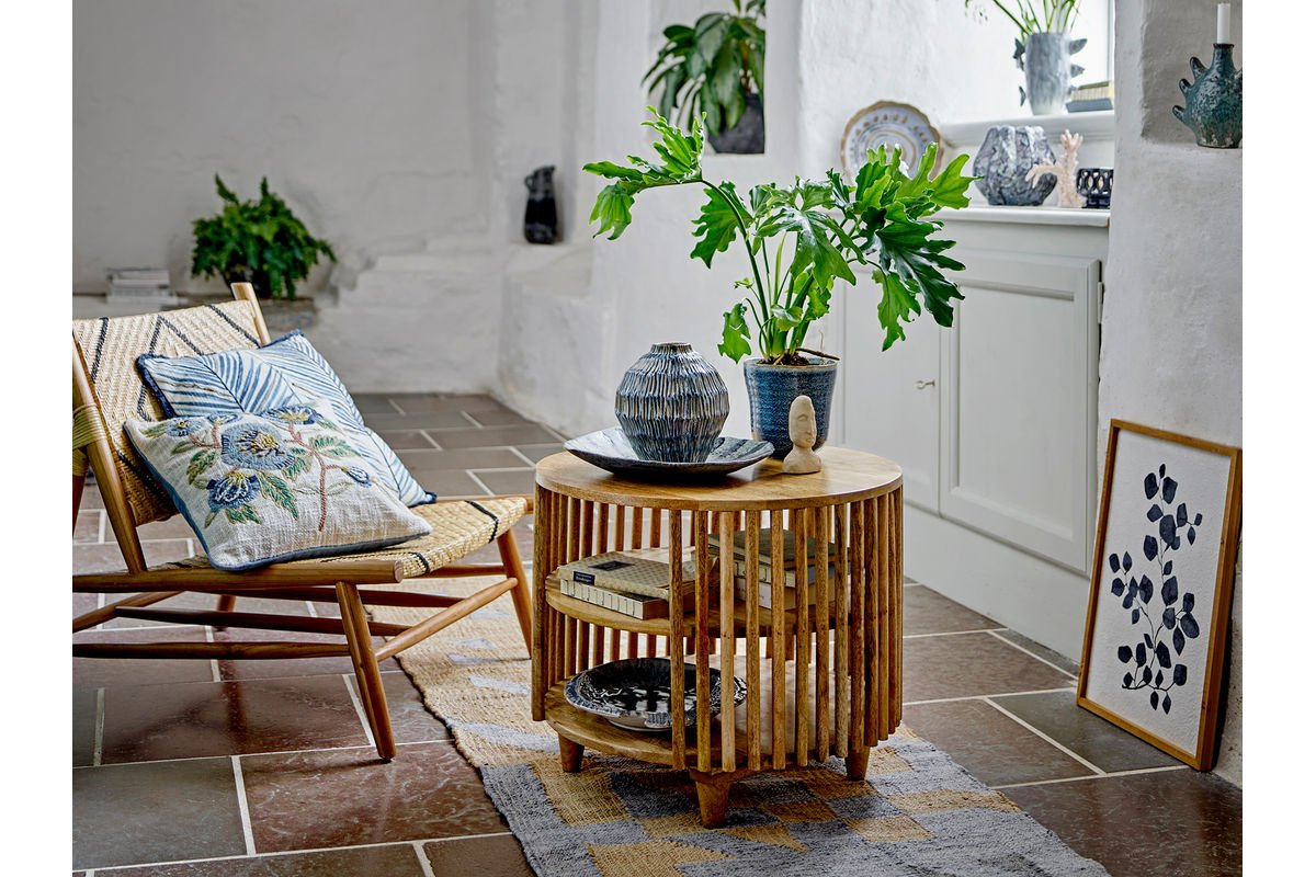 Zierkissen Aoi – Florale Stickerei in Blau