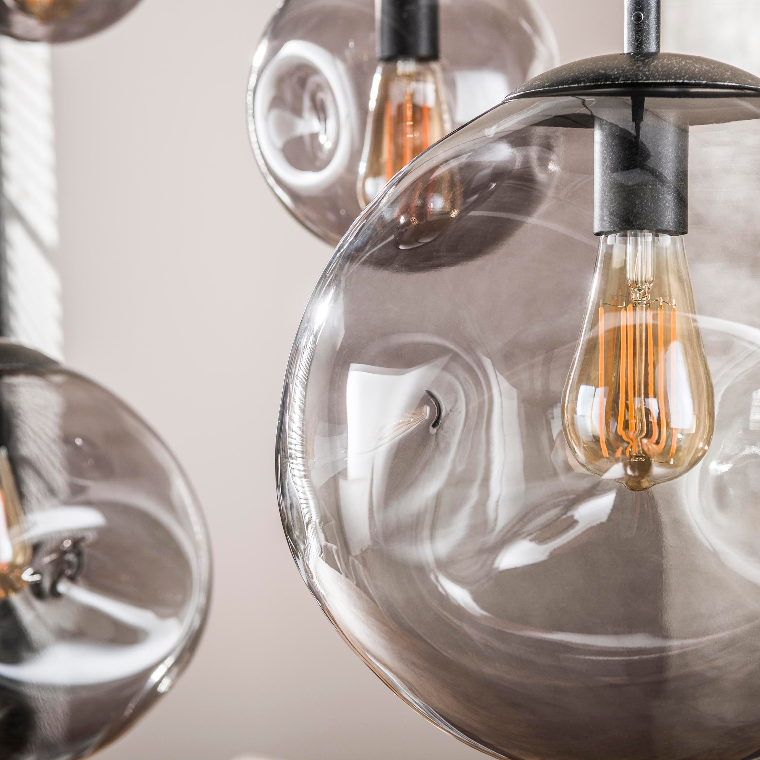 Pendelleuchte „Zephyra“ – 6 Leuchten im Rauchglas Design mit organischem Deckensockel