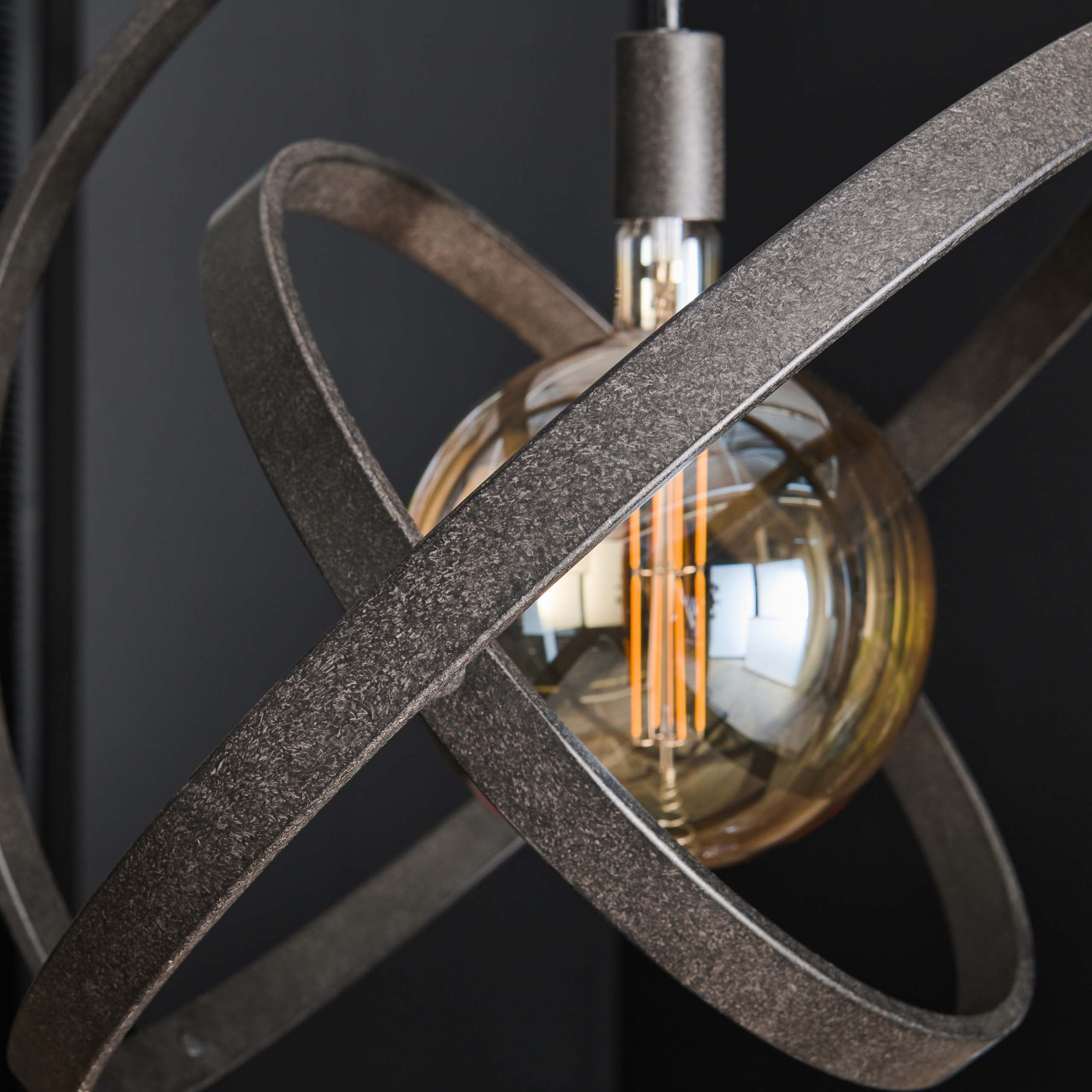 Pendelleuchte „Orvion“ – 1 Leuchte mit Sphären-Design aus Metall in Schwarz