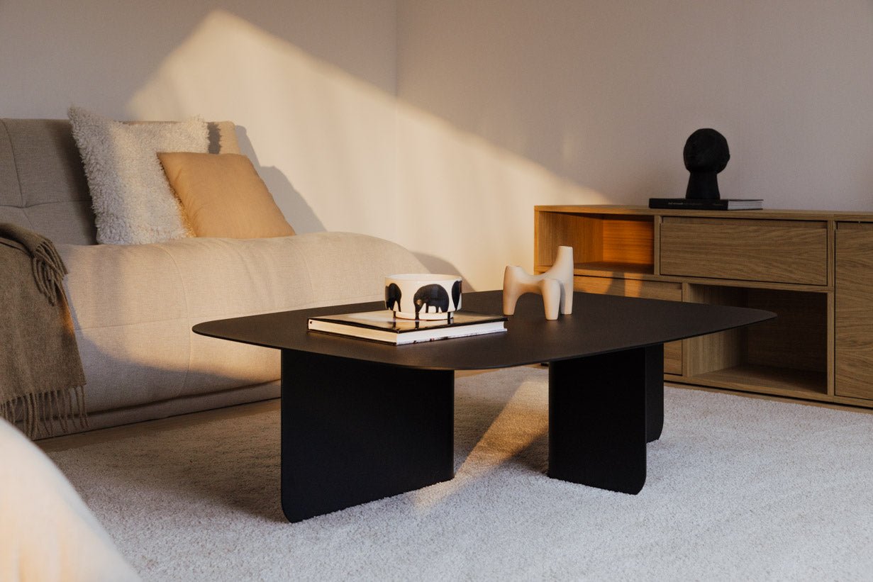 Couchtisch Livia – Japandi Design aus pulverbeschichtetem Blech