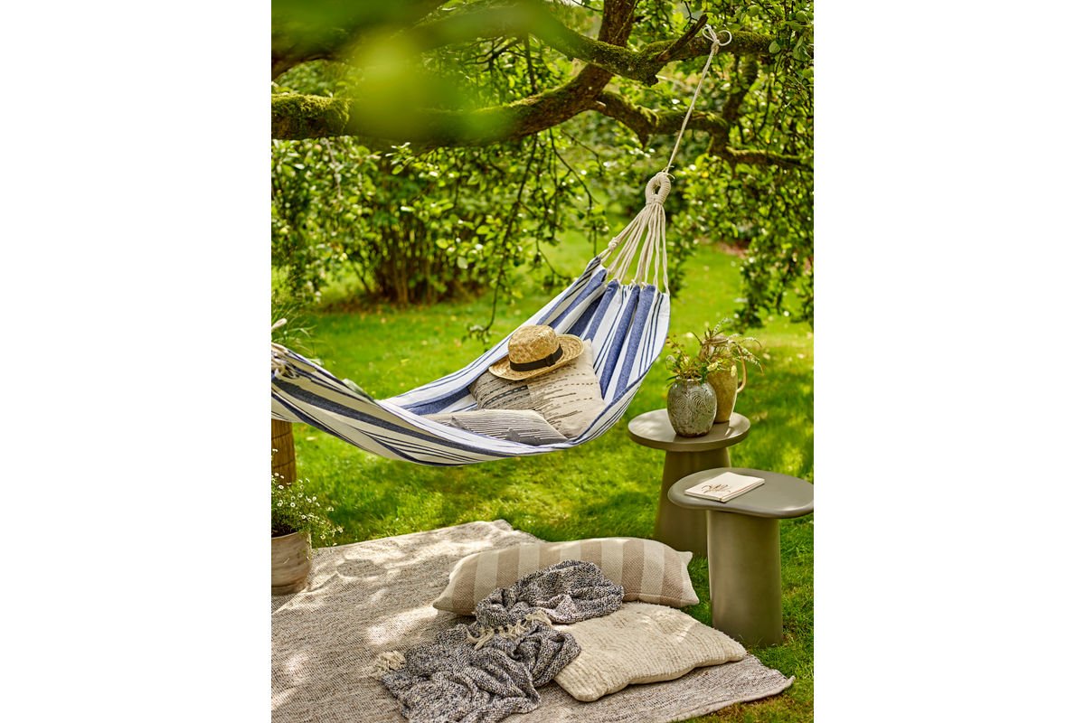 Garten-Beistelltisch Kivo – Zeitloses Design aus Faserzement in Grau