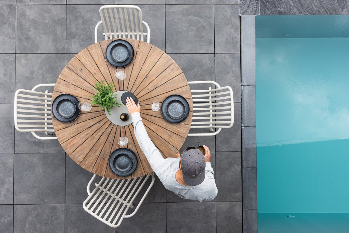 Garten Esstisch Rose - Ø 140cm aus braunem Akazienholz