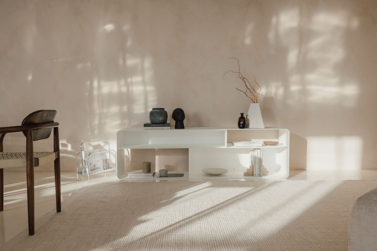 Lowboard Tavir – Pulverbeschichteter Stahl in Retro-Optik