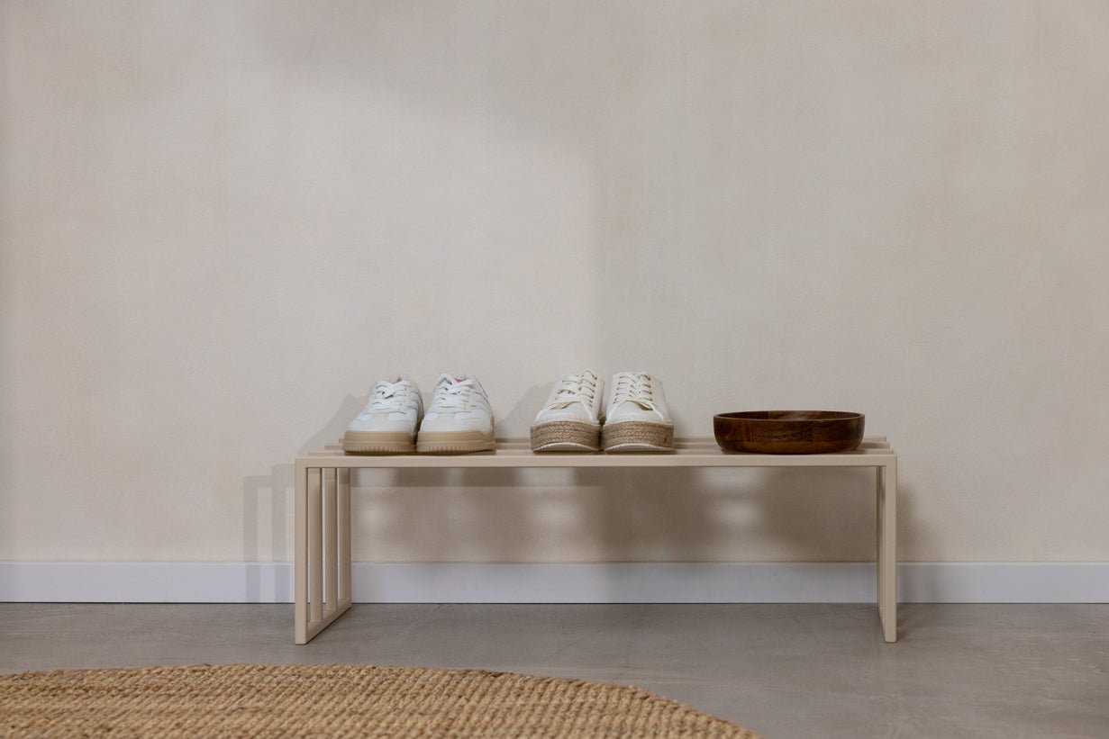 Schuhregal Bovi – Industrial Design in Schwarz, Cashew oder Weiß