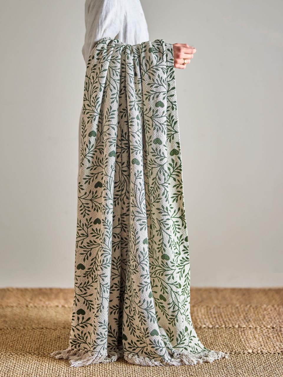 Überwurfdecke Wattle – Grün, aus recycelter Baumwolle