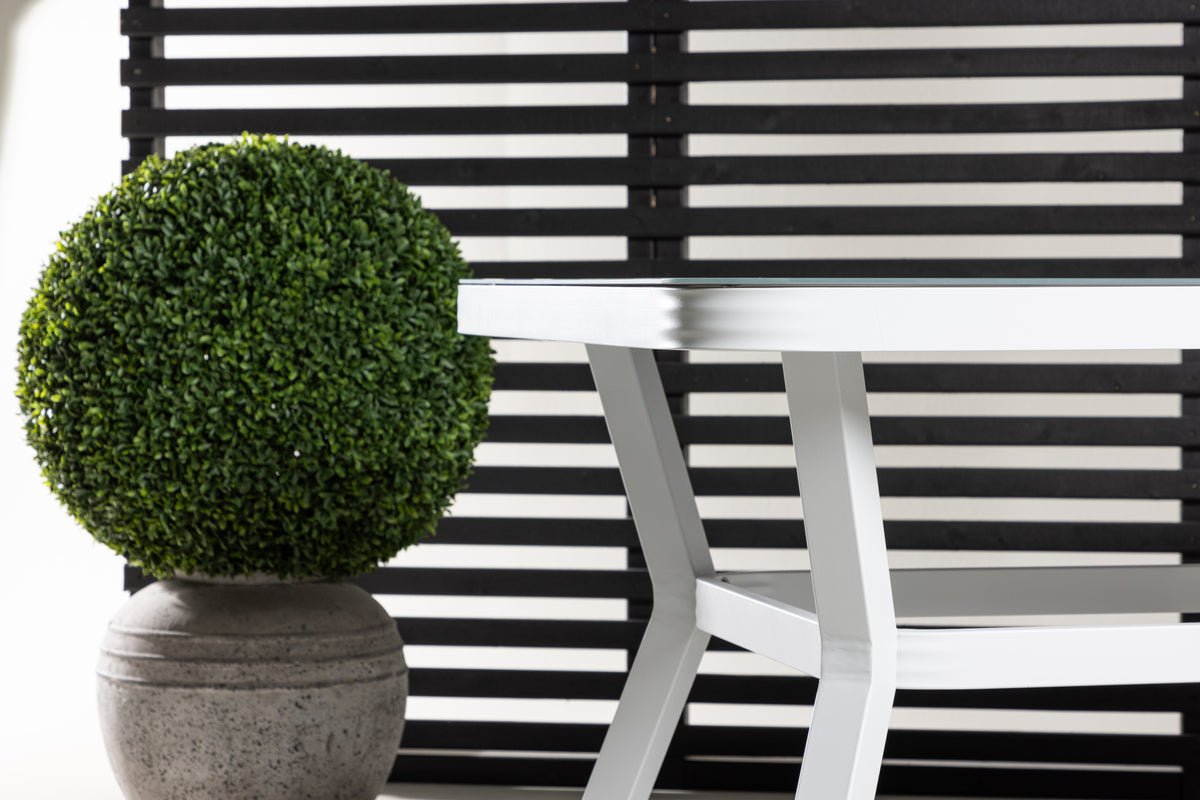 Gartentisch Amaré - eine Kombination aus matter Glasplatte und Aluminiumgestell