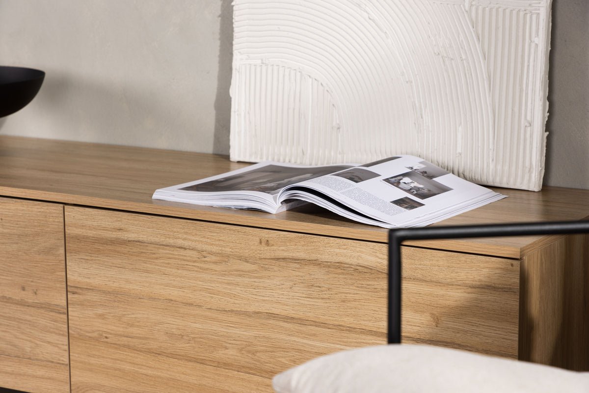 TV-Lowboard Valborg – Walnussfurnier in Natur-Optik