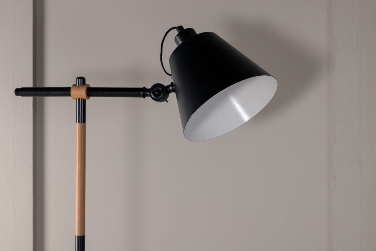 Stehlampe „California“ –  markantes, modernes Design in Schwarz