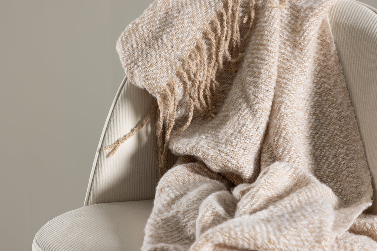 Tagesdecke Velora Beige – 170×130 cm mit Fransen & Strukturwebung