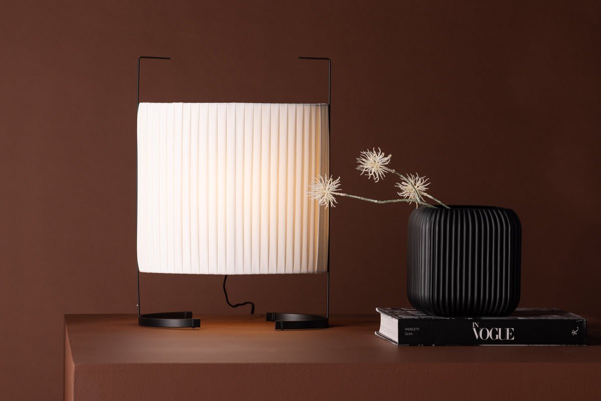 Stehlampe „Elvra“ – Stoffschirm in Beige mit schwarzem Metallgestell (Höhe 48 cm)