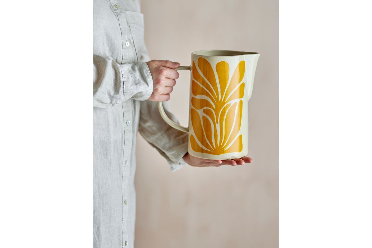 Krug Solis – handbemaltes Steingut in Gelb