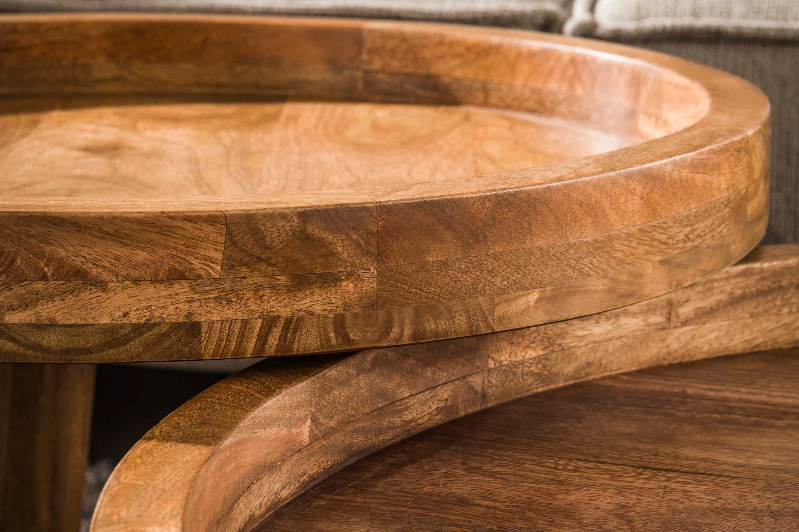 Couchtisch Sundari - 2er Set aus nachhaltigem Mangoholz mit sandfarbenem Finish