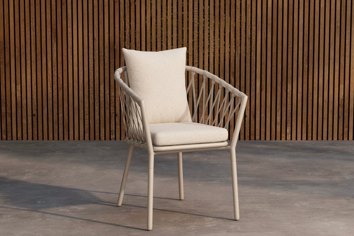 2er Set - Gartenstuhl Elvion mit Stahlgestell und weißen Kissen mit Bouclé-Bezug