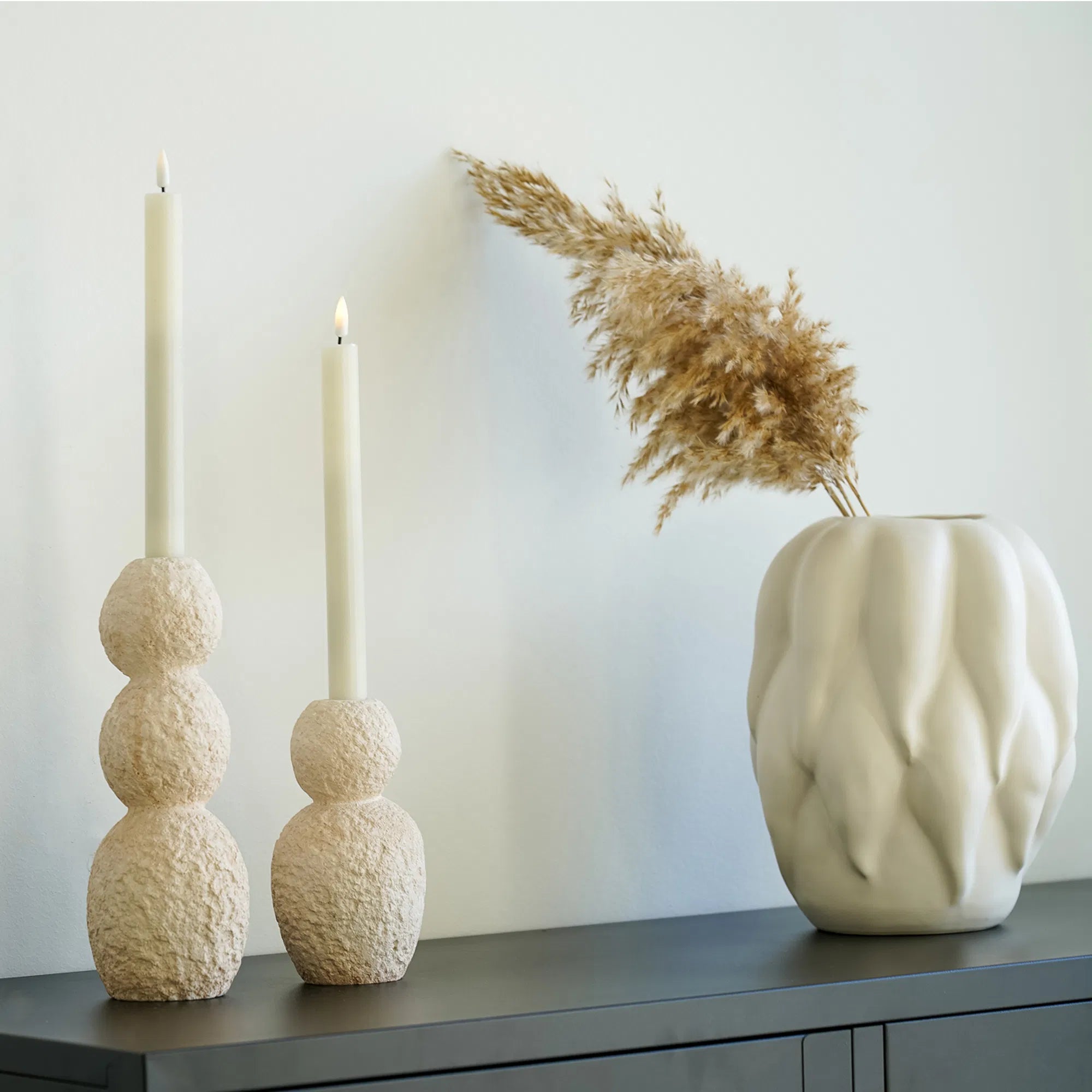 Kerzenhalter-Set „Roccia Duo“ – Zement in Beige