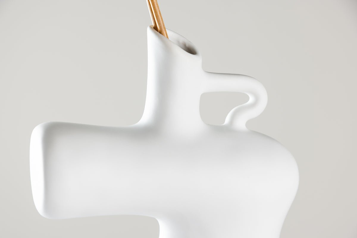 Vase Calvera 19 cm – Skulpturales Designobjekt in Weiß oder Schwarz