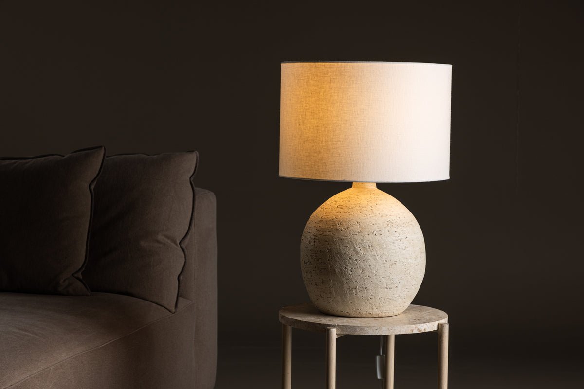 Tischlampe „Alvesta“ – Rustikale Terrakotta-Basis mit weißem Jute-Lampenschirm