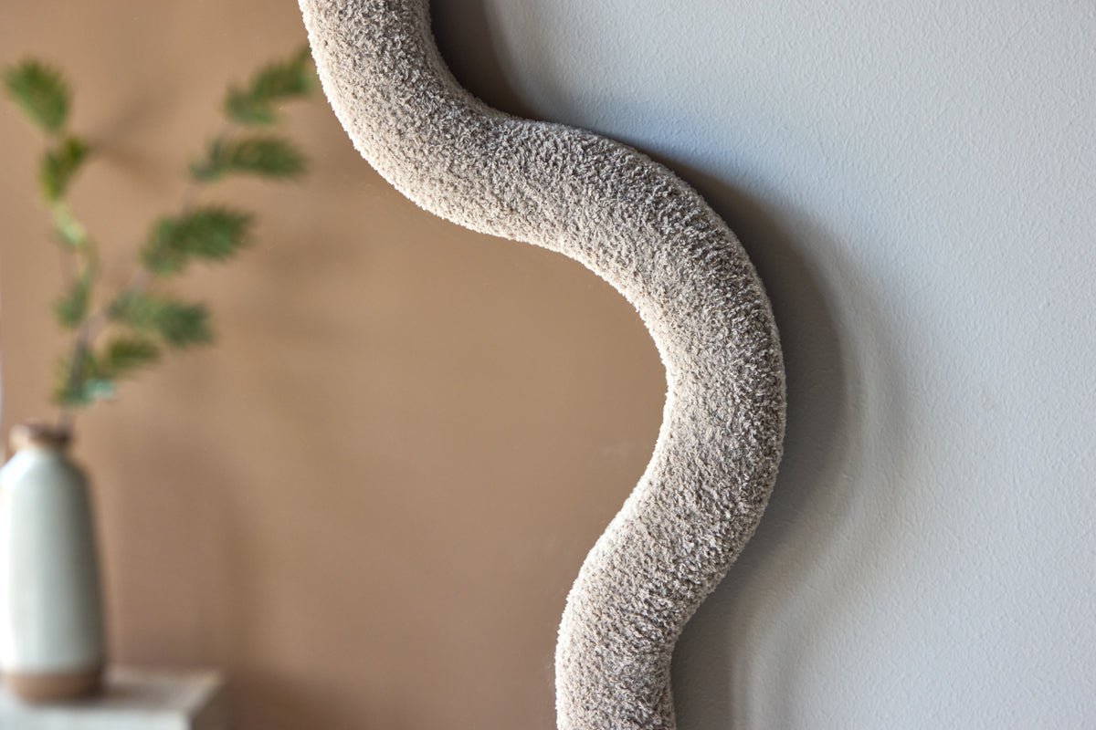 Spiegel Fluffo – mit Bouclé-Rahmen