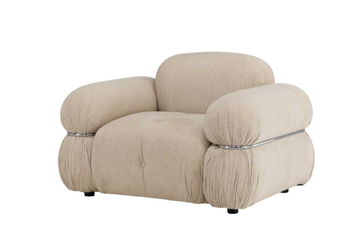 Designer Lounge Sessel Mika – Beige, Samtige Polsterung mit Chromdetails