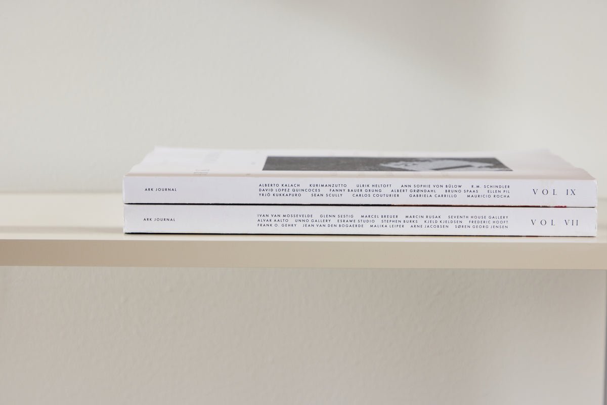 Regal Marano – Weiß mit Chromstreben im modernen Design