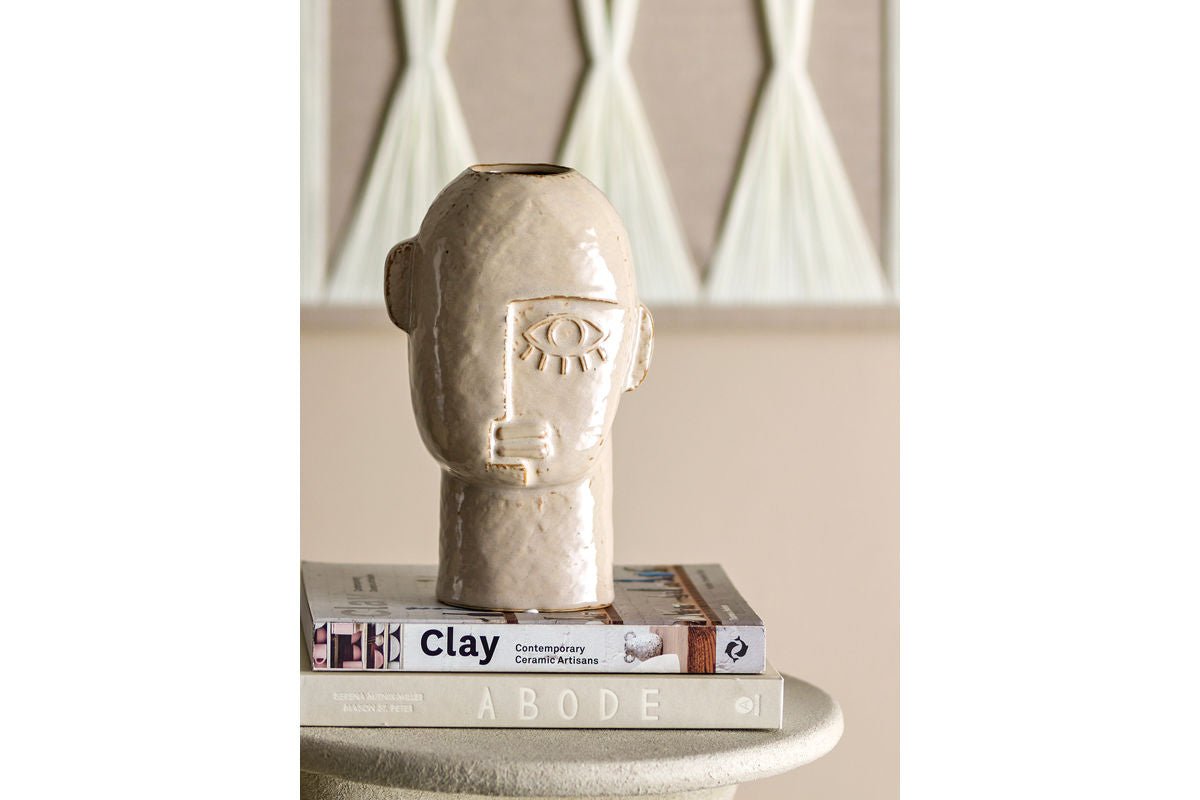 Vase „Izzra“ – aus hellem Steingut