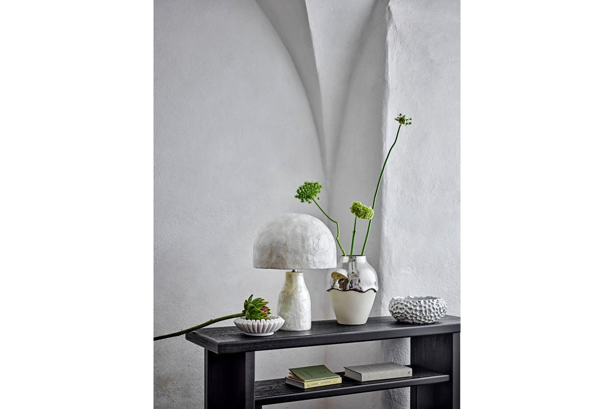 Tischlampe Nerea – Schimmerndes Capiz-Design in Naturtönen