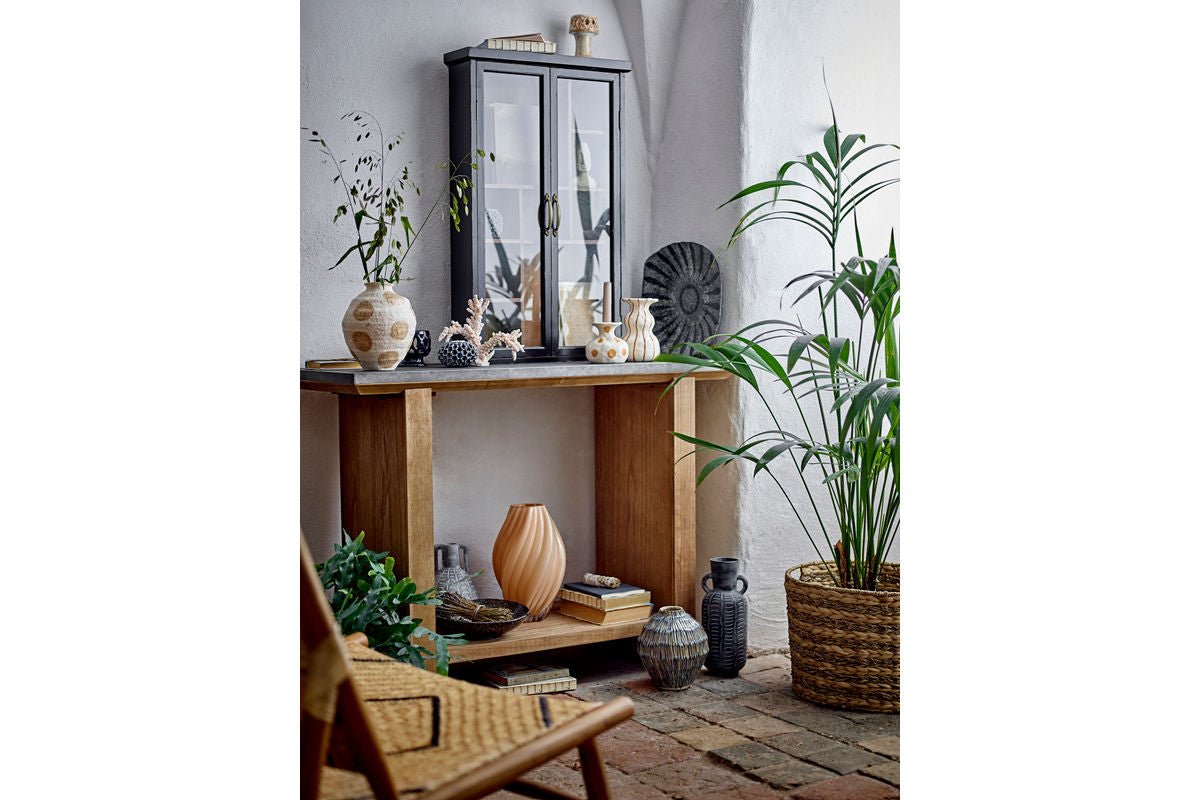 Servierplatte Ruby – handbemalte Steingutplatte in Grau mit Sonnenmotiv