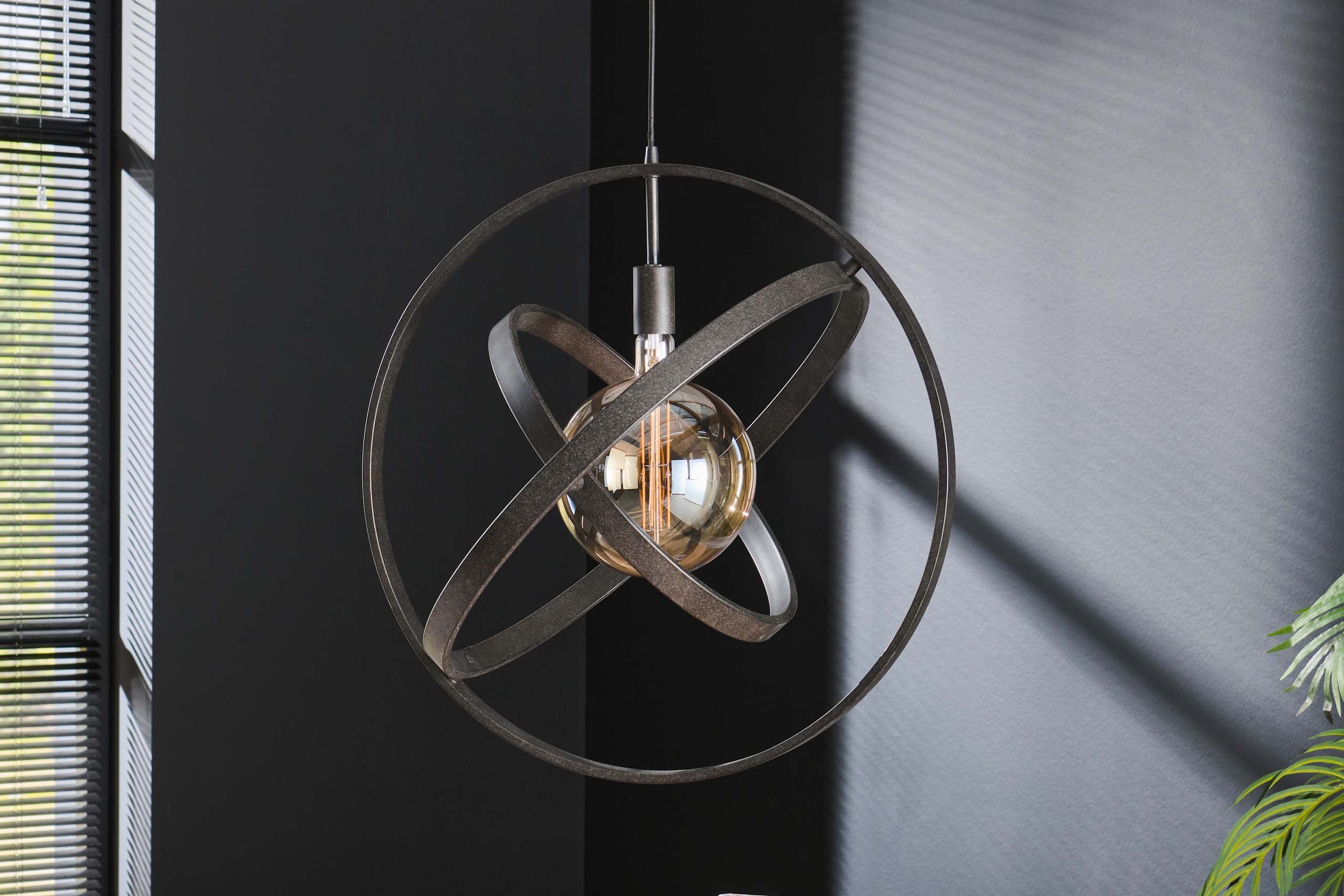 Pendelleuchte „Orvion“ – 1 Leuchte mit Sphären-Design aus Metall in Schwarz