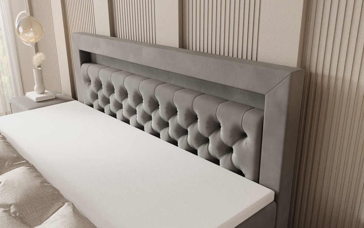 Boxspringbett Menzogna mit Schwebeoptik und LED in Samt
