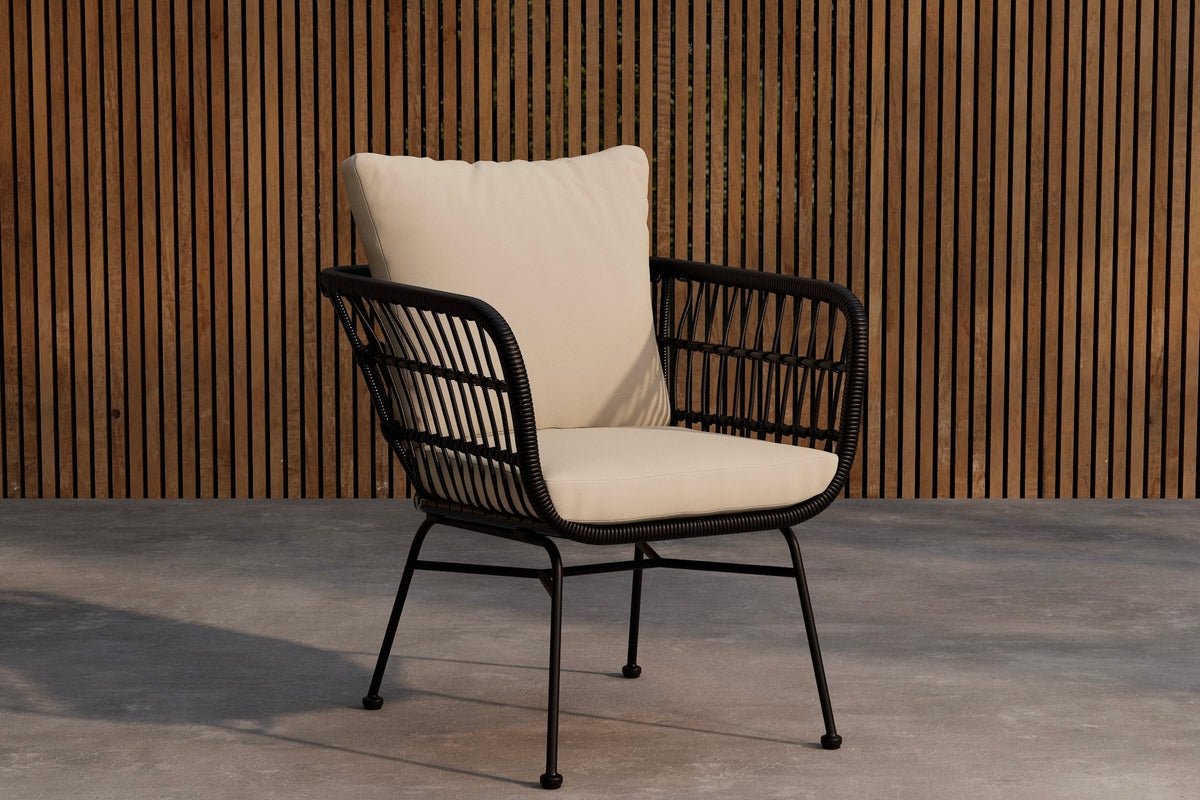 Gartenstuhl Valoro mit schwarzem Stahlgestell und beigem Kissen