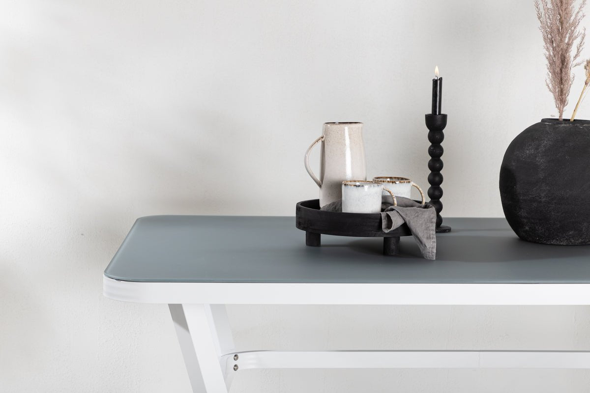 Gartentisch Amaré - eine Kombination aus matter Glasplatte und Aluminiumgestell