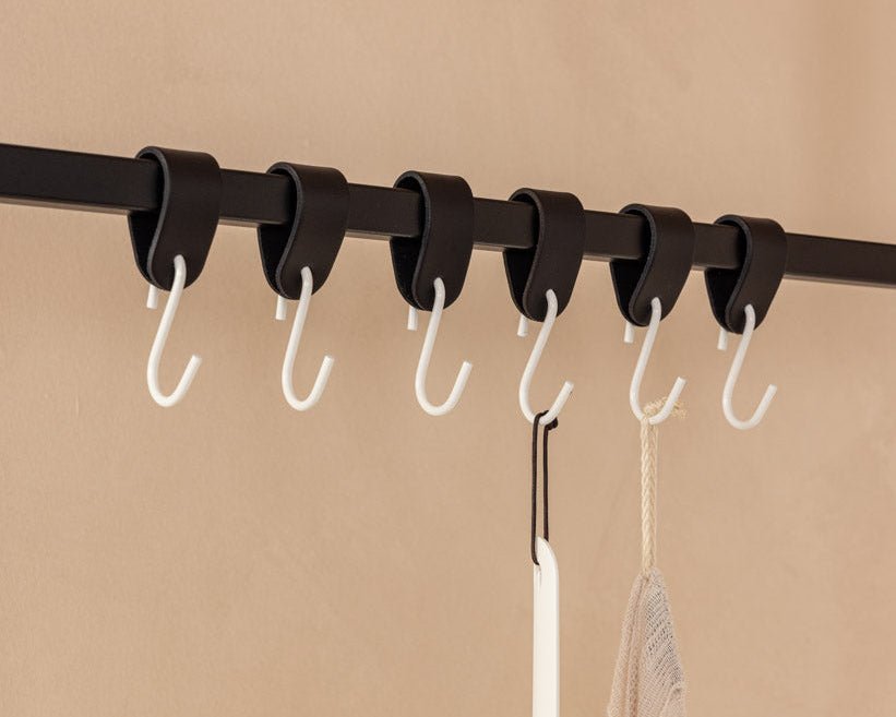 Leder Kleiderhaken Arcoro aus Stahl & Echtleder