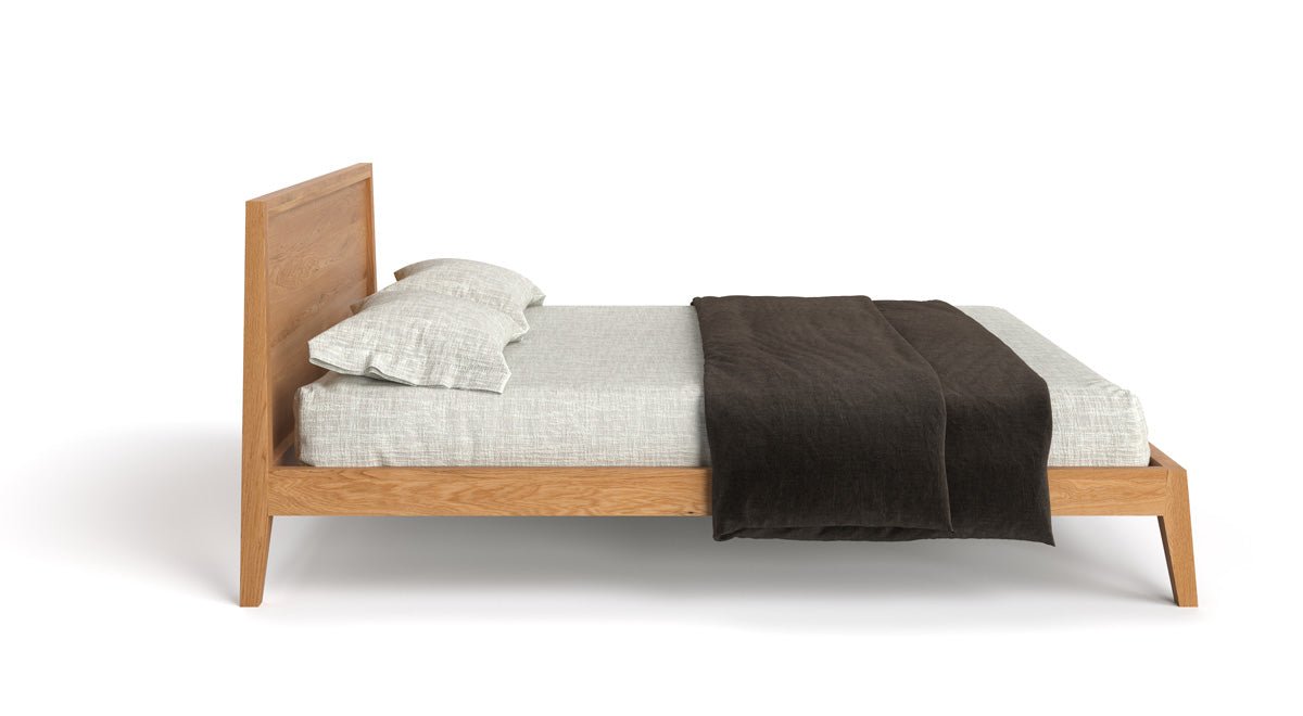 Designer Holzbett Kaja aus massiver Eiche