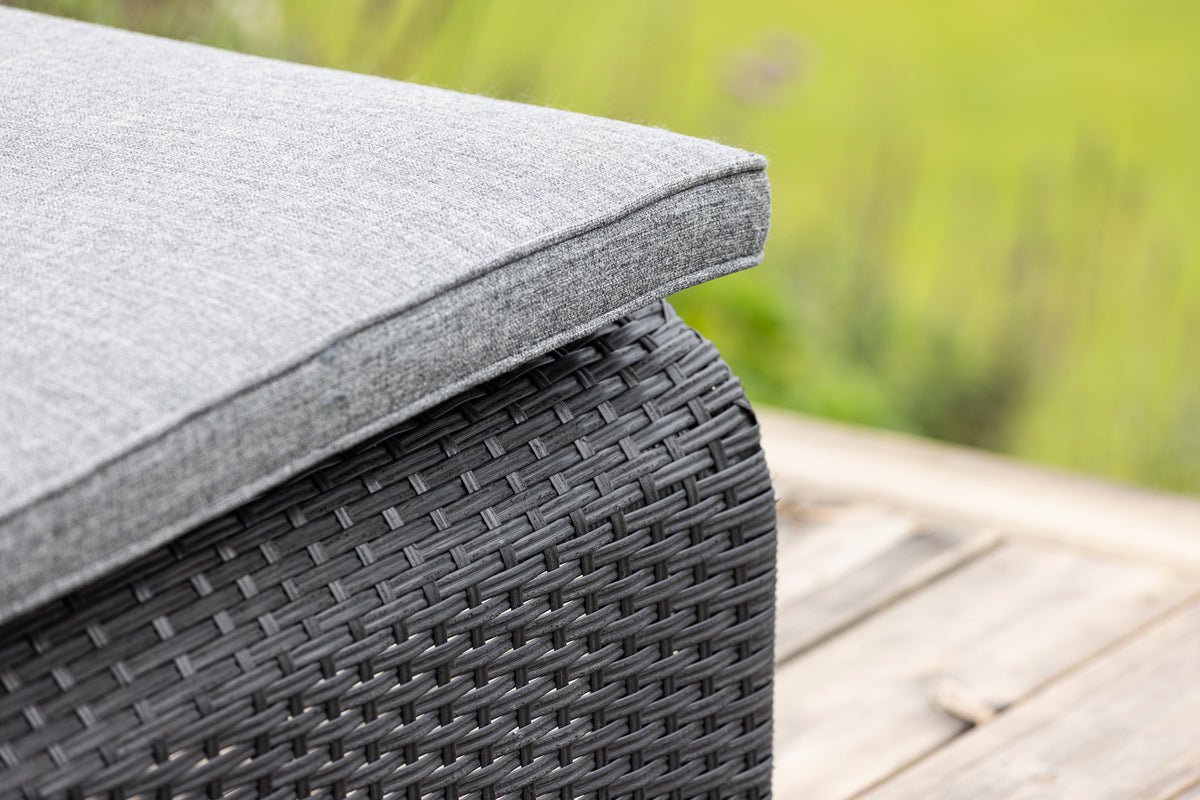 Sonnenliege Lioba - aus synthetischem Rattan in Schwarz