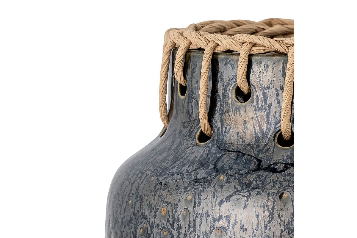 Vase "Stranger" - grau melierte Keramikvase mit Detail