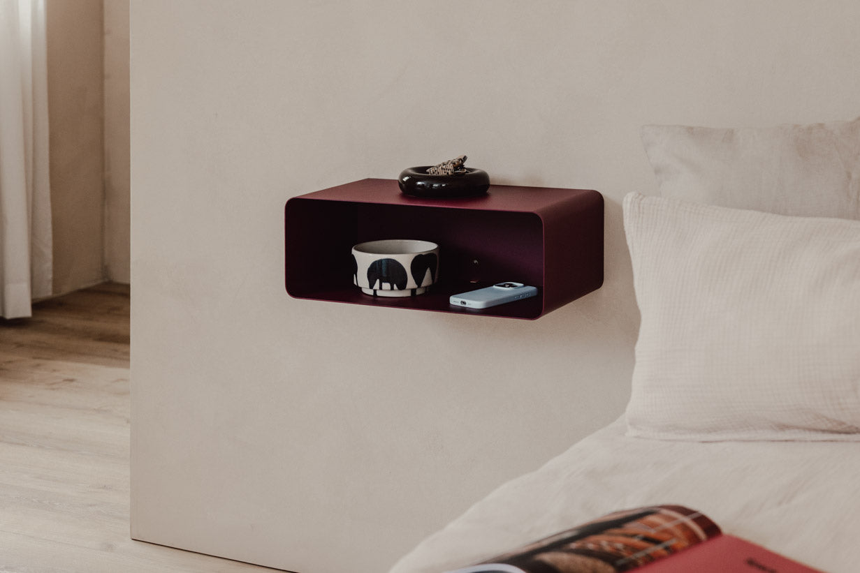 Nachttisch Nelio – Hängendes Design mit Kabeldurchführung