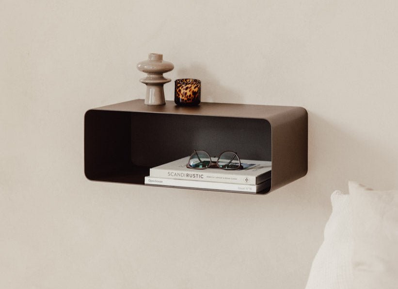 Nachttisch Nelio – Hängendes Design mit Kabeldurchführung